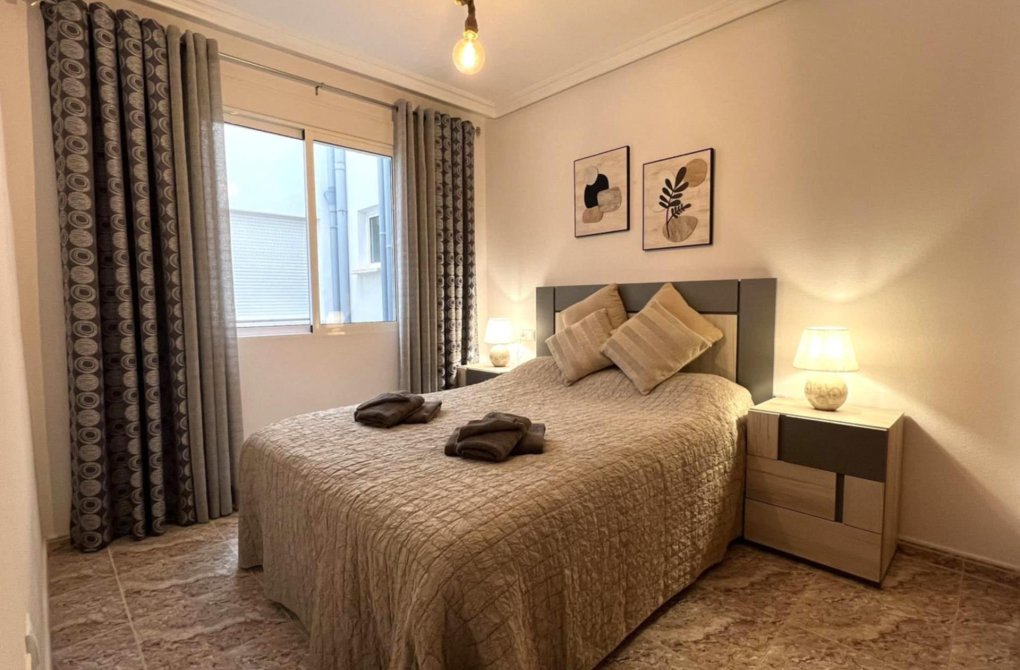 Resale - Apartment - Torrevieja - Playa del cura