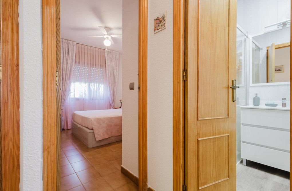 Resale - Bungalow - Torrevieja - Playa de los Naufragos