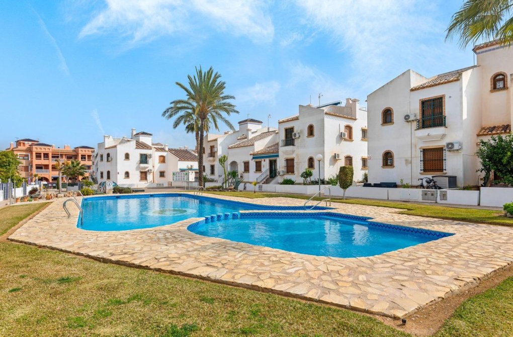 Resale - Apartamento - Orihuela Costa - Villamartin