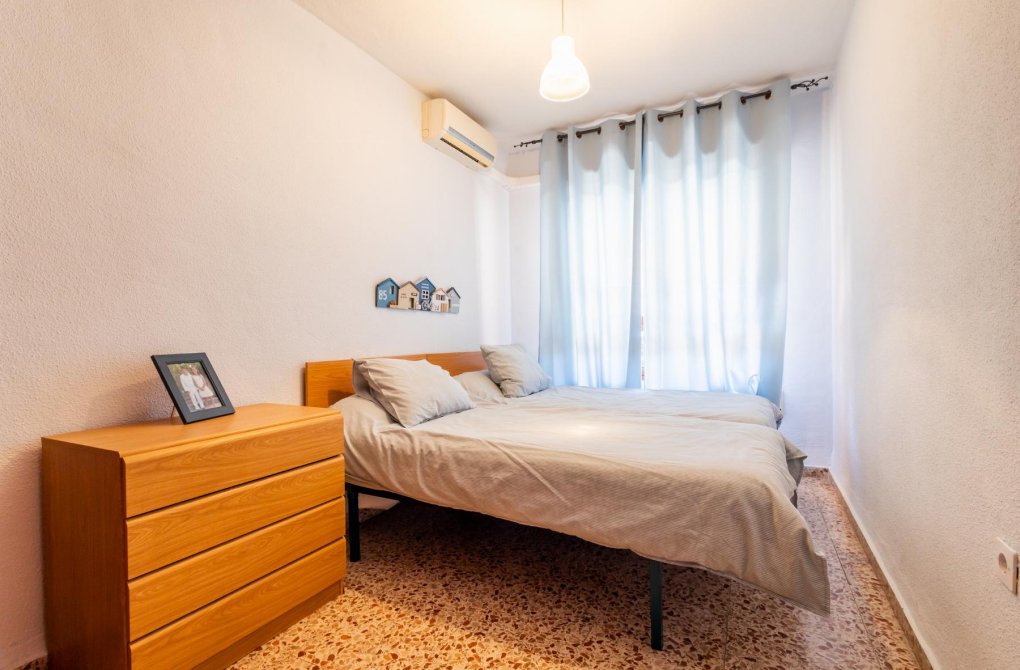 Resale - Apartamento - Torrevieja - Playa de los Naufragos