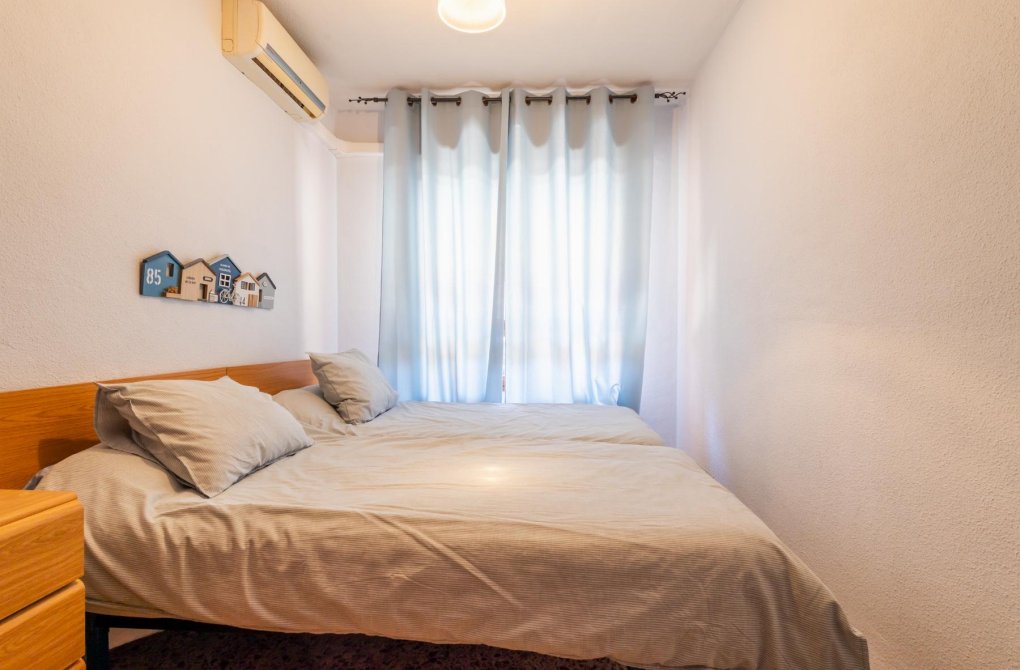 Resale - Apartamento - Torrevieja - Playa de los Naufragos