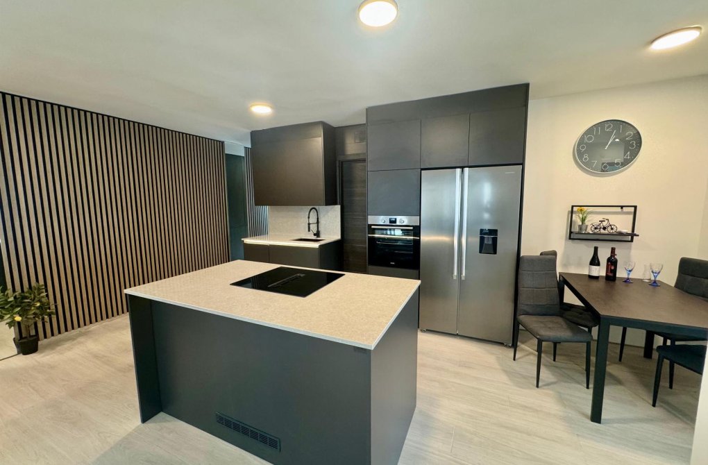 Resale - Apartamento - Torrevieja - CLUB NAUTICO TORREVIEJA