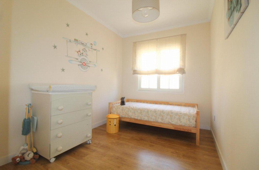 Resale - Apartamento - Torrevieja - La veleta