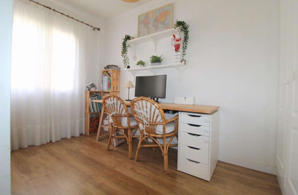 Resale - Apartamento - Torrevieja - La veleta