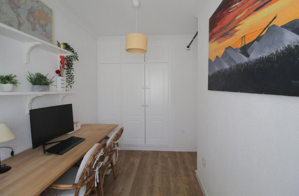 Resale - Apartamento - Torrevieja - La veleta