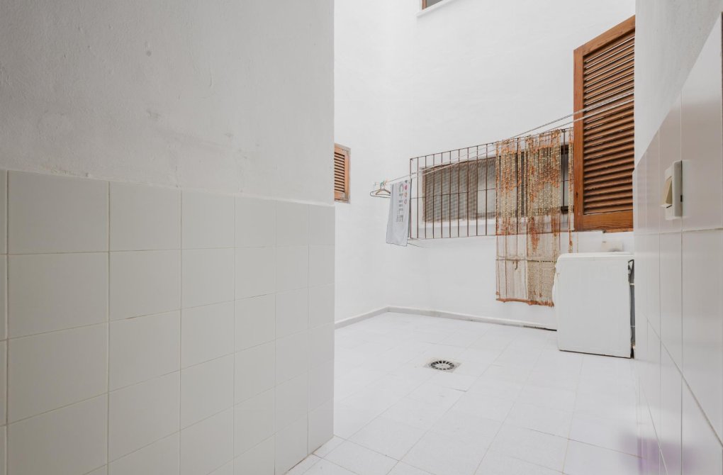 Resale - Apartamento - Torrevieja - Playa de La Acequion