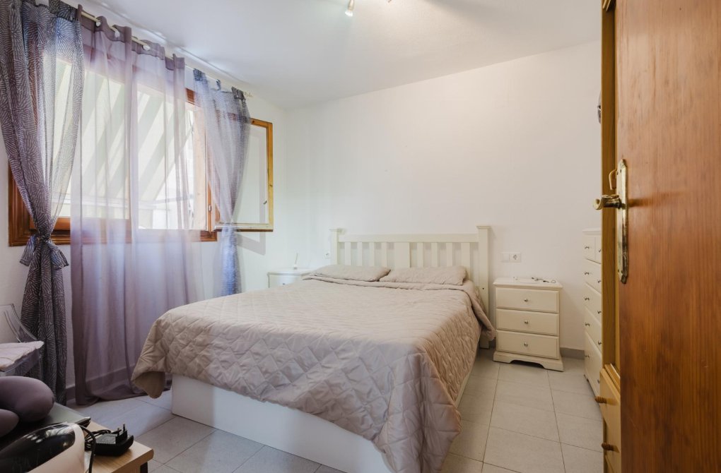 Resale - Apartamento - Torrevieja - Playa de La Acequion