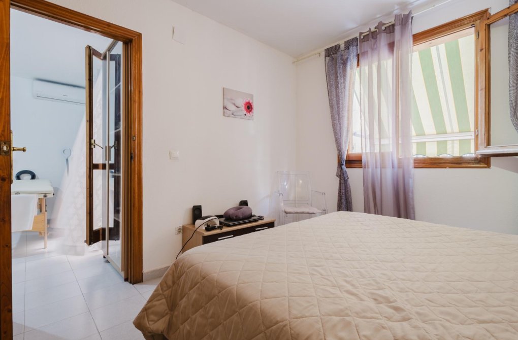 Resale - Apartamento - Torrevieja - Playa de La Acequion