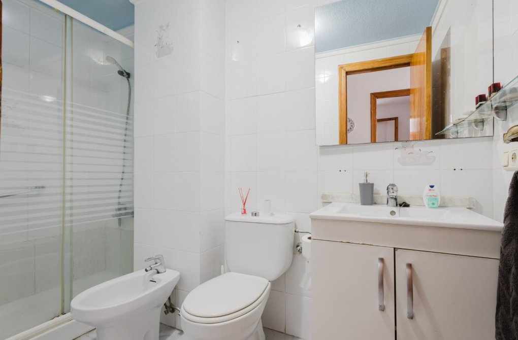 Resale - Apartamento - Torrevieja - Playa de La Acequion