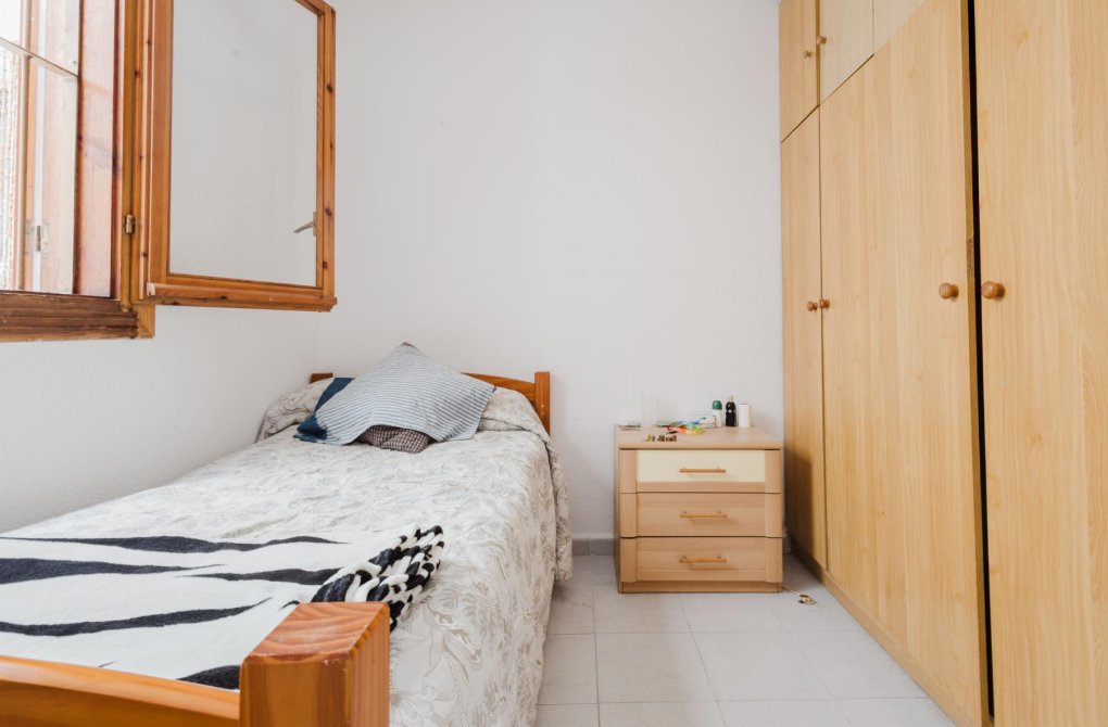 Resale - Apartamento - Torrevieja - Playa de La Acequion