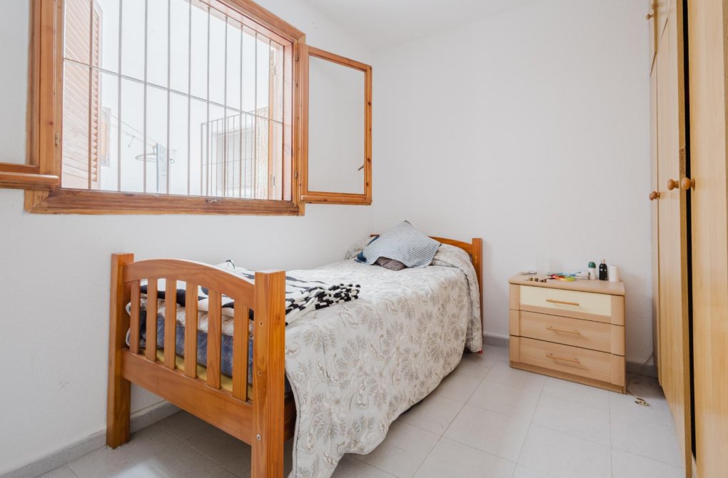 Resale - Apartamento - Torrevieja - Playa de La Acequion