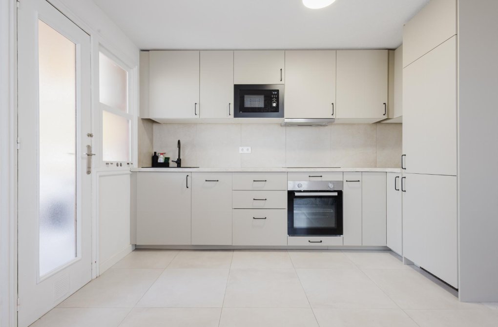 Resale - Apartamento - Torrevieja - Playa del Acequión