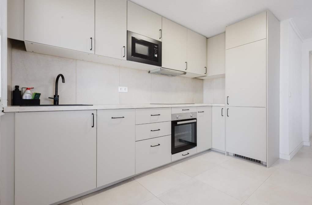 Resale - Apartamento - Torrevieja - Playa del Acequión