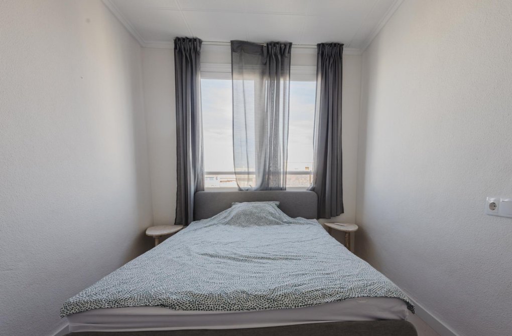 Resale - Apartamento - Torrevieja - Playa del Acequión