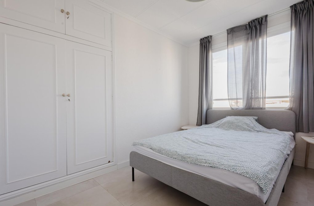 Resale - Apartamento - Torrevieja - Playa del Acequión