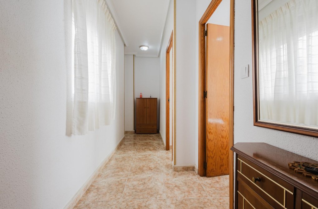 Resale - Apartamento - Torrevieja - Playa de los Naufragos