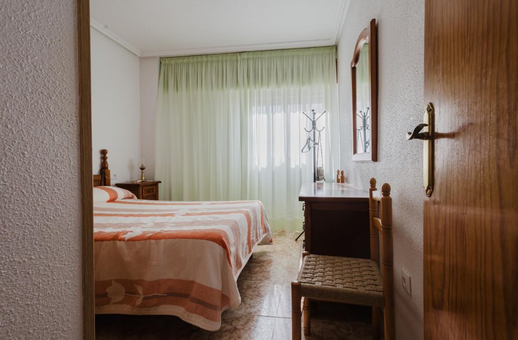 Resale - Apartamento - Torrevieja - Playa de los Naufragos