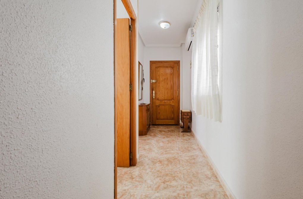 Resale - Apartamento - Torrevieja - Playa de los Naufragos