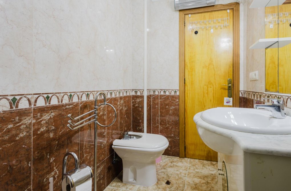 Resale - Apartamento - Torrevieja - Playa de los Naufragos