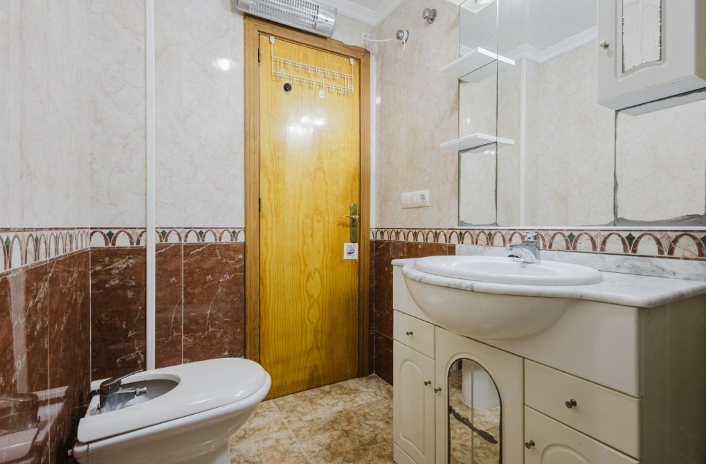 Resale - Apartamento - Torrevieja - Playa de los Naufragos