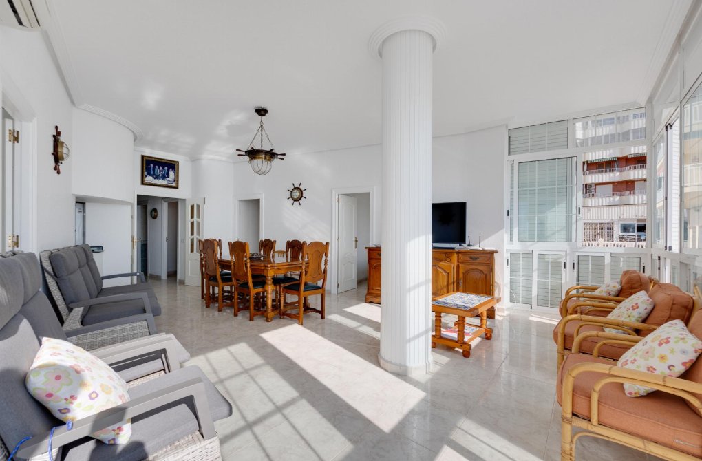 Resale - Apartamento - Torrevieja - Playa del Acequión