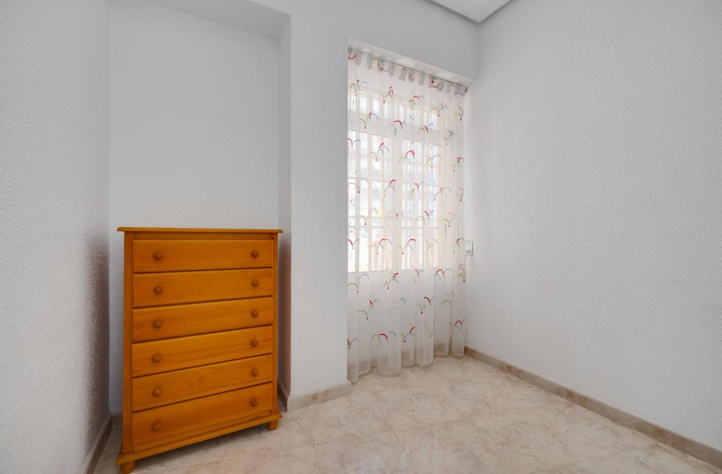 Resale - Apartamento - Torrevieja - Playa del Acequión