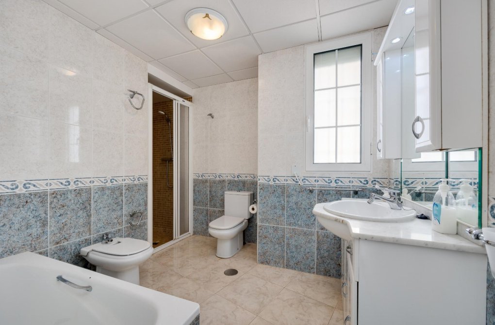 Resale - Apartamento - Torrevieja - Playa del Acequión