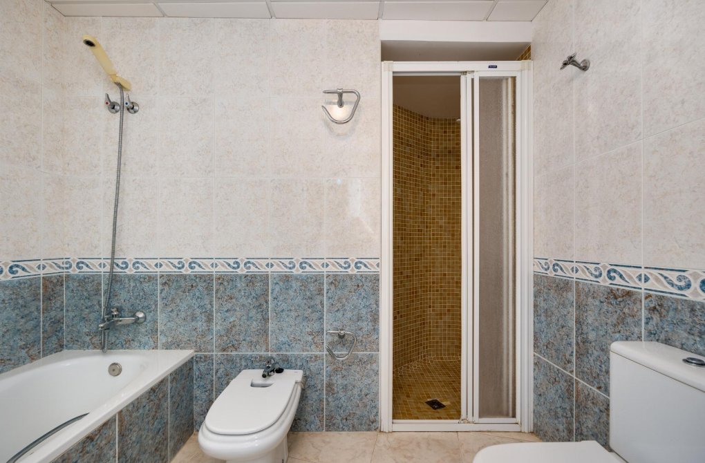 Resale - Apartamento - Torrevieja - Playa del Acequión