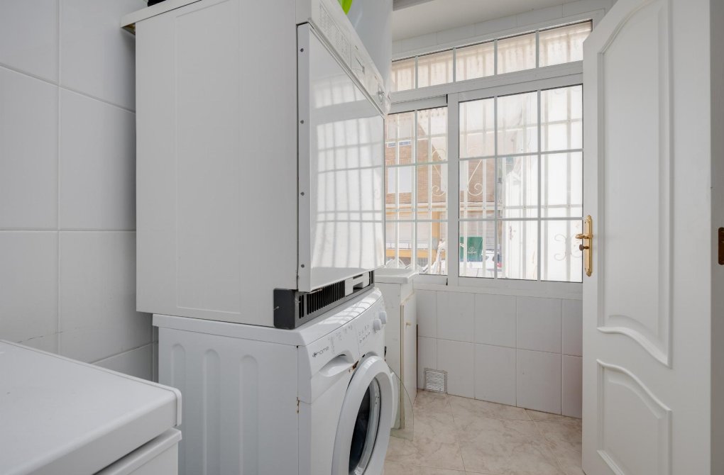 Resale - Apartamento - Torrevieja - Playa del Acequión