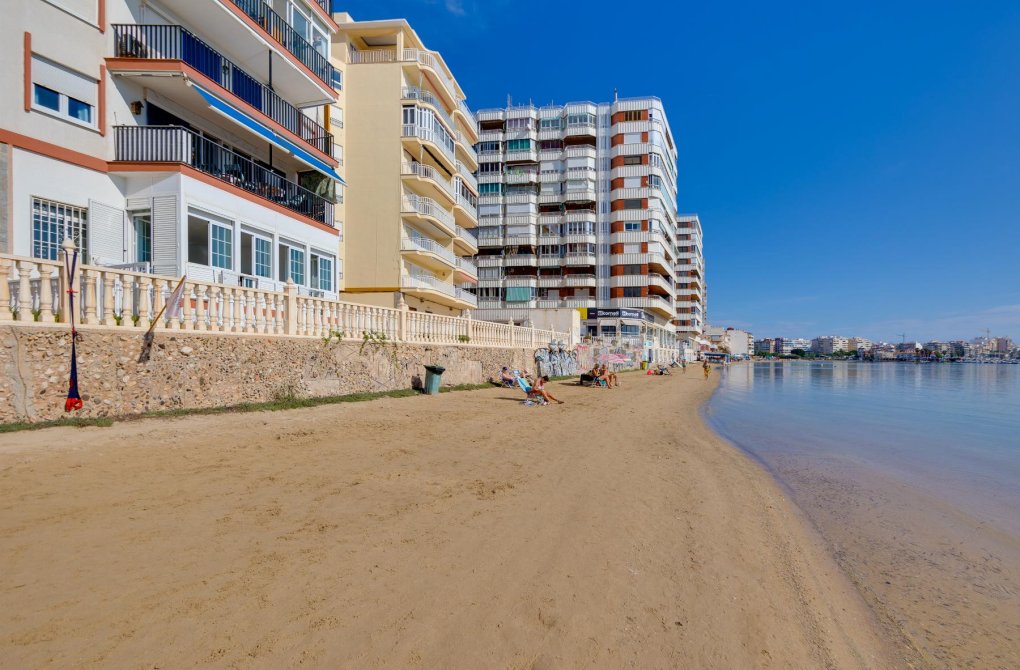 Resale - Apartamento - Torrevieja - Playa del Acequión