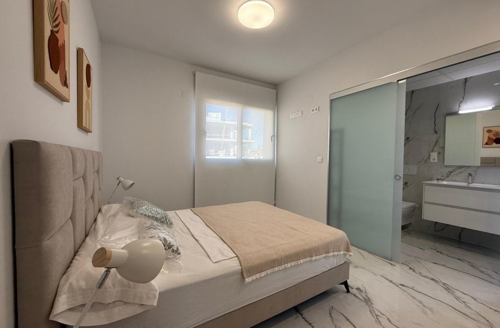 Resale - Apartment - Orihuela Costa - PAU 8