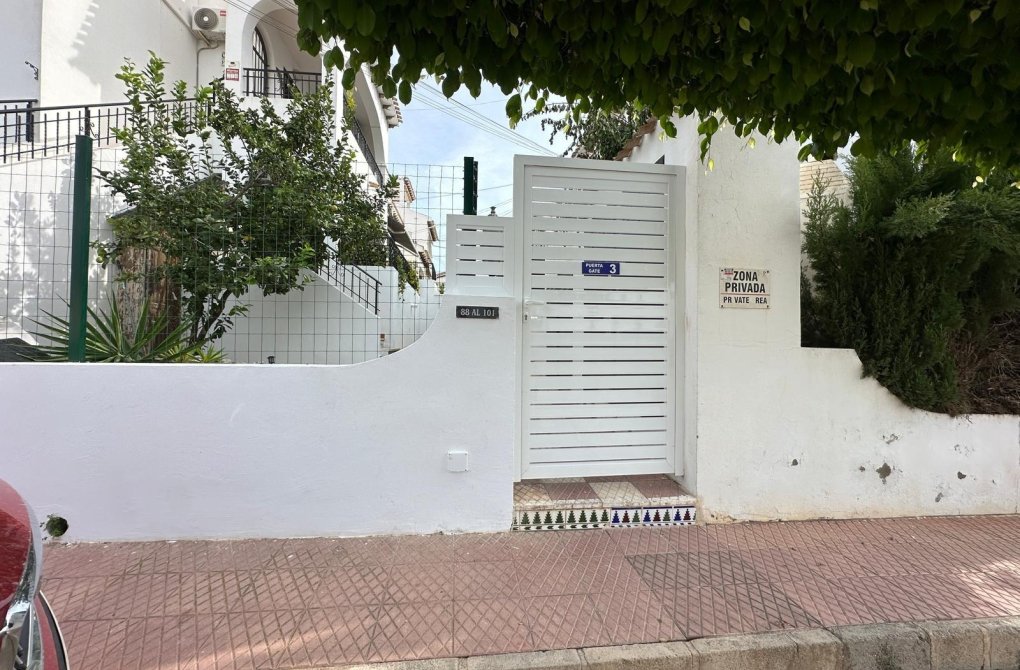 Resale - Bungalow - Torrevieja - Aguas nuevas 2