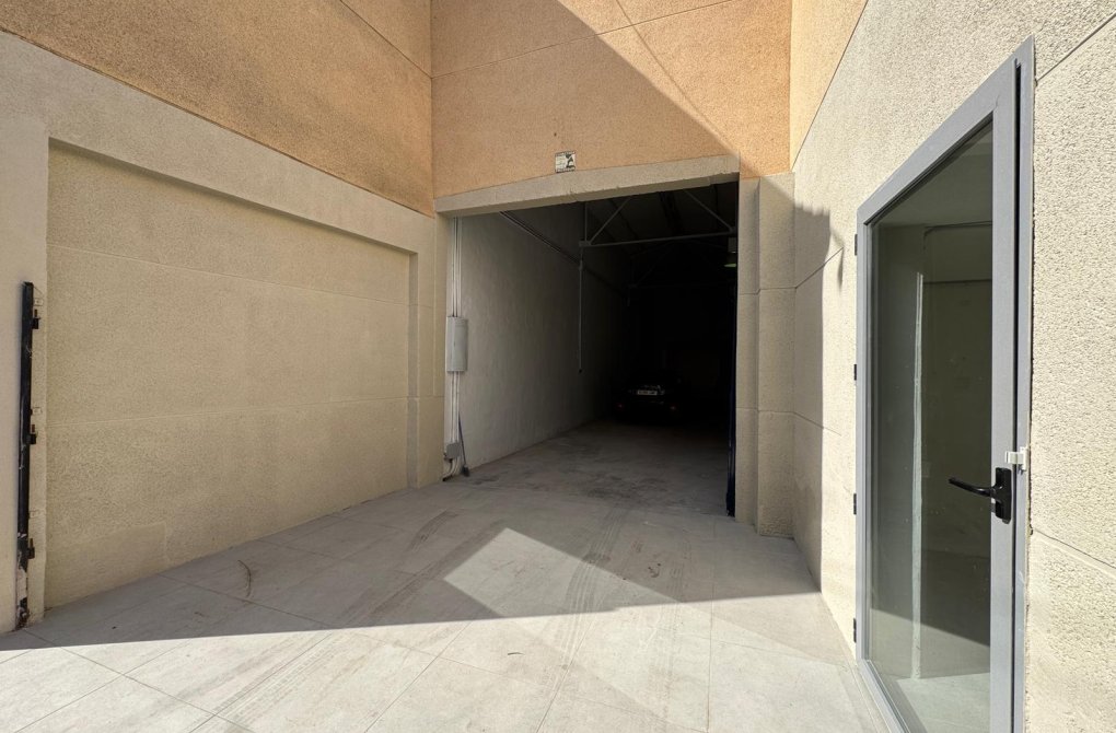 Resale - Industrial unit - Torrevieja - Centro