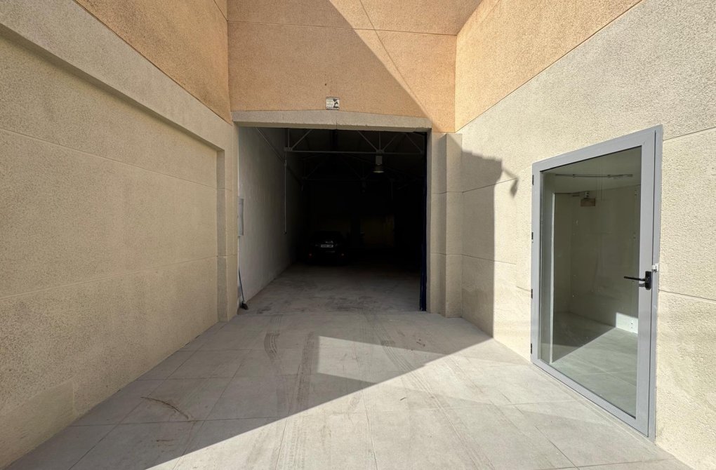 Resale - Industrial unit - Torrevieja - Centro