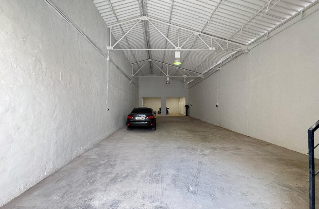 Resale - Industrial unit - Torrevieja - Centro