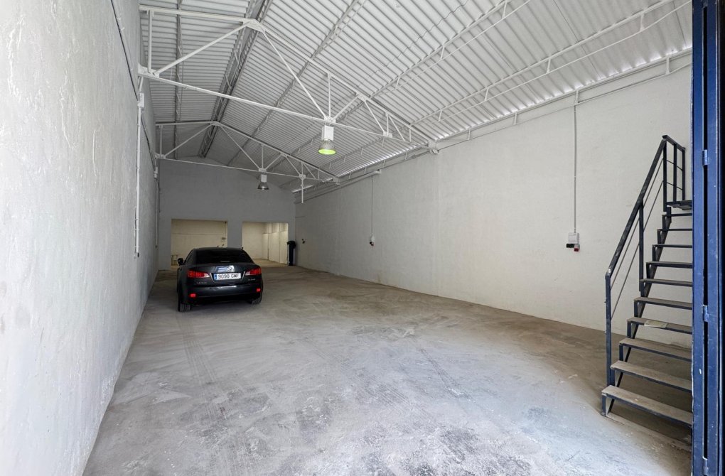 Resale - Industrial unit - Torrevieja - Centro
