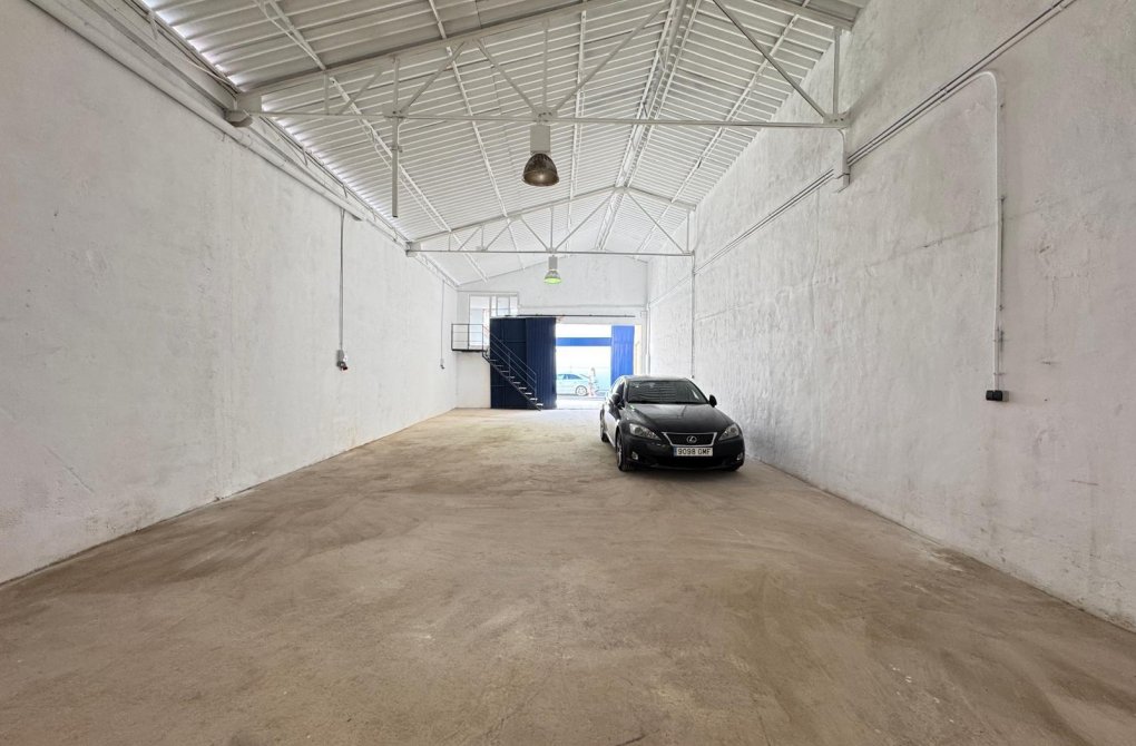 Resale - Industrial unit - Torrevieja - Centro