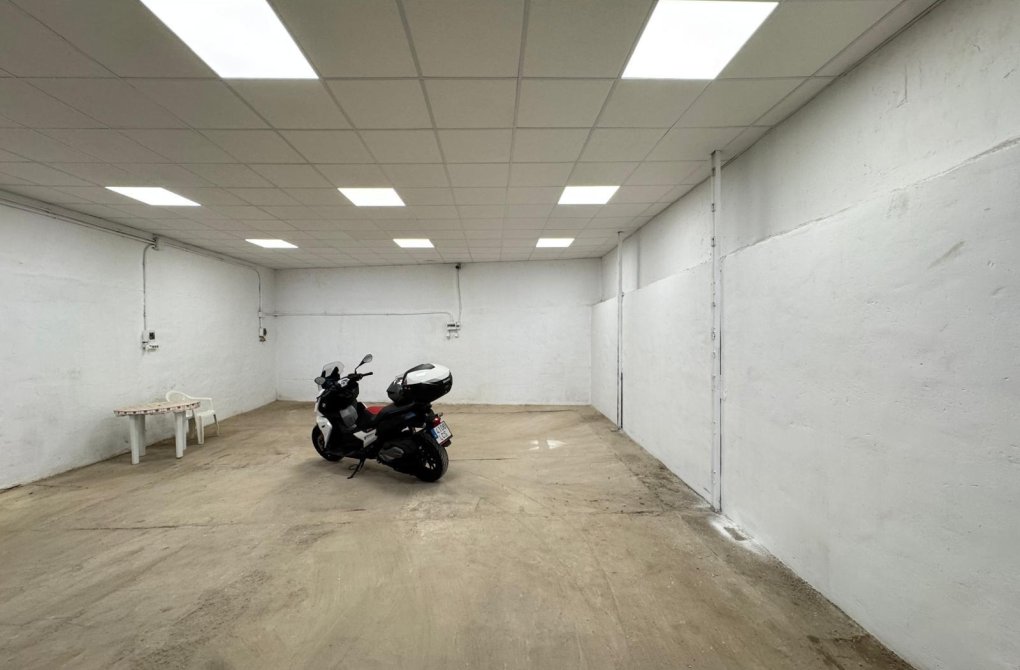 Resale - Industrial unit - Torrevieja - Centro