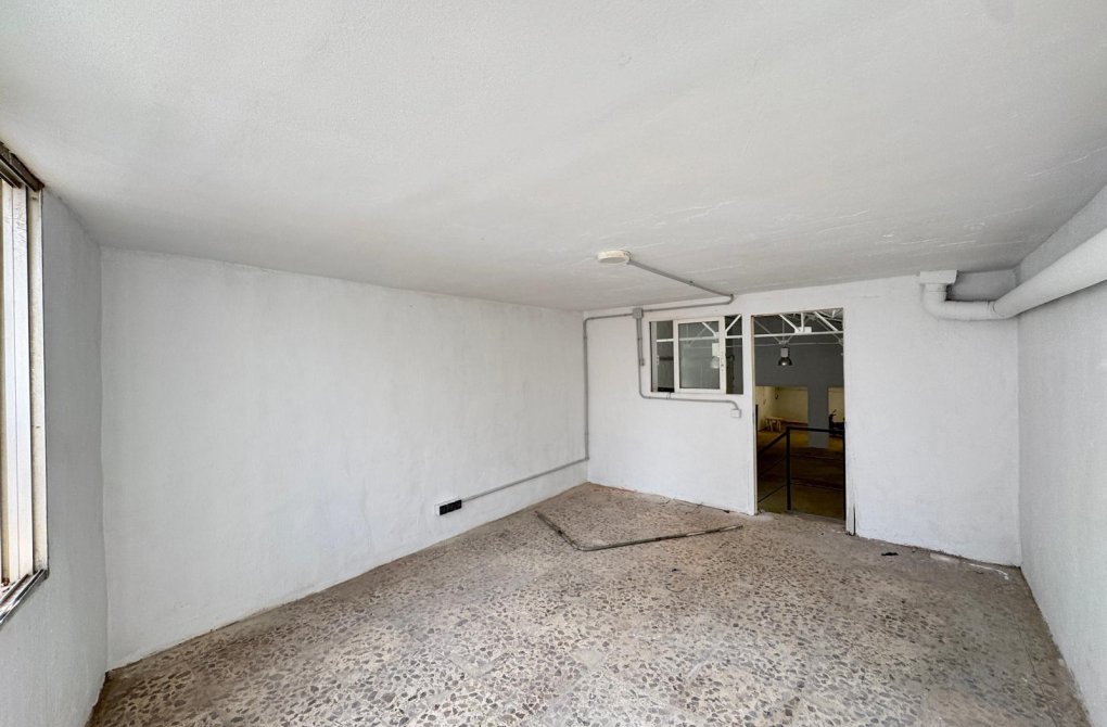 Resale - Industrial unit - Torrevieja - Centro