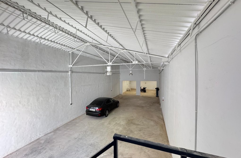 Resale - Industrial unit - Torrevieja - Centro