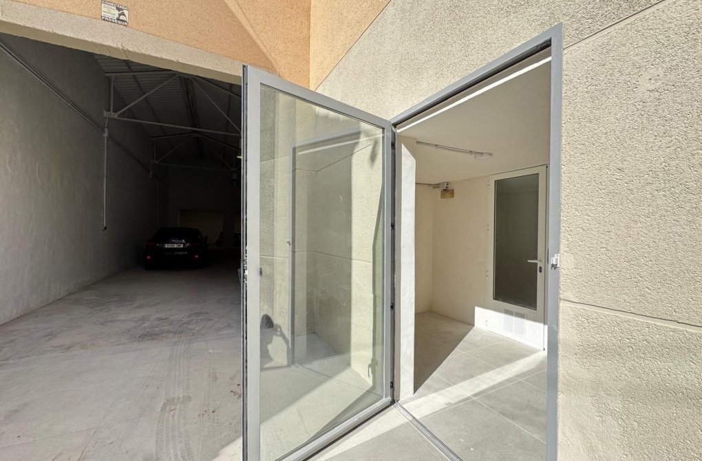 Resale - Industrial unit - Torrevieja - Centro