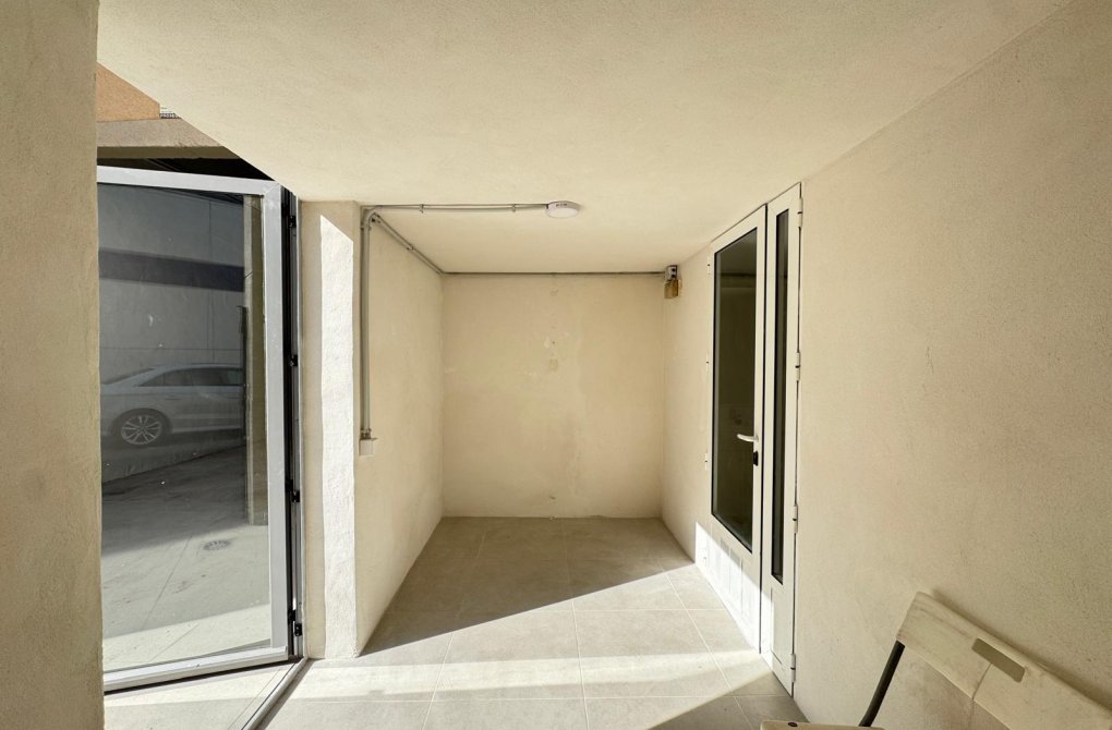 Resale - Industrial unit - Torrevieja - Centro