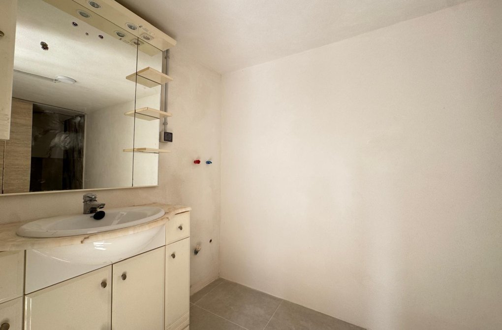 Resale - Industrial unit - Torrevieja - Centro