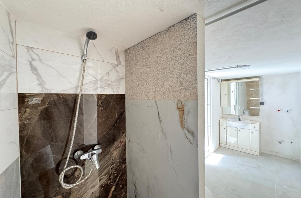 Resale - Industrial unit - Torrevieja - Centro