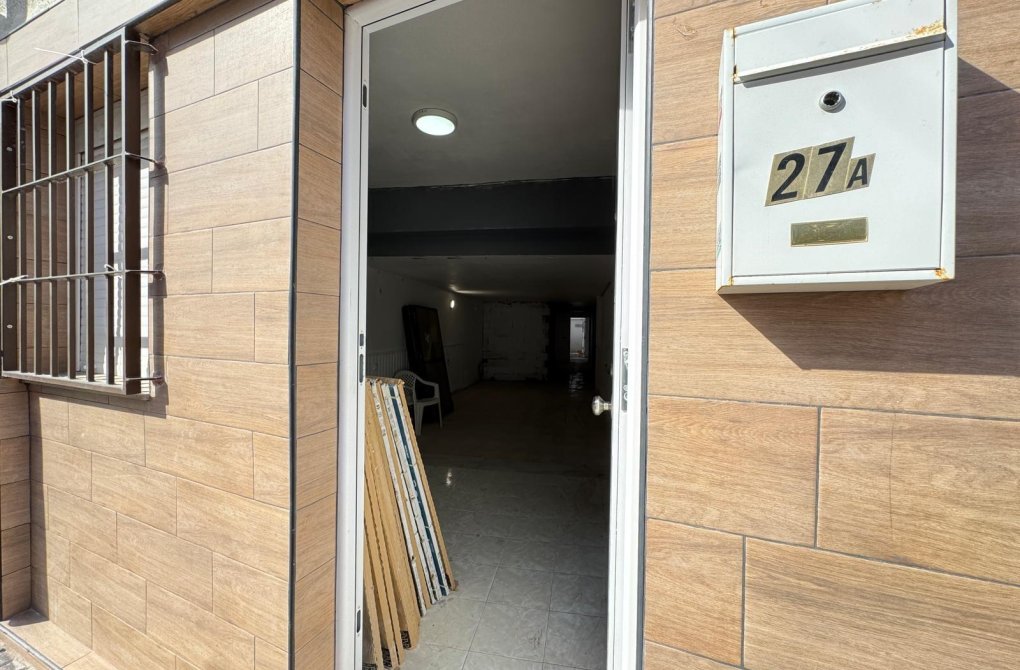 Resale - Industrial unit - Torrevieja - Centro