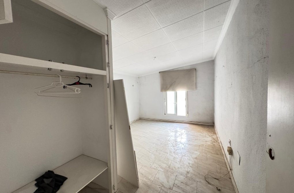 Resale - Industrial unit - Torrevieja - Centro