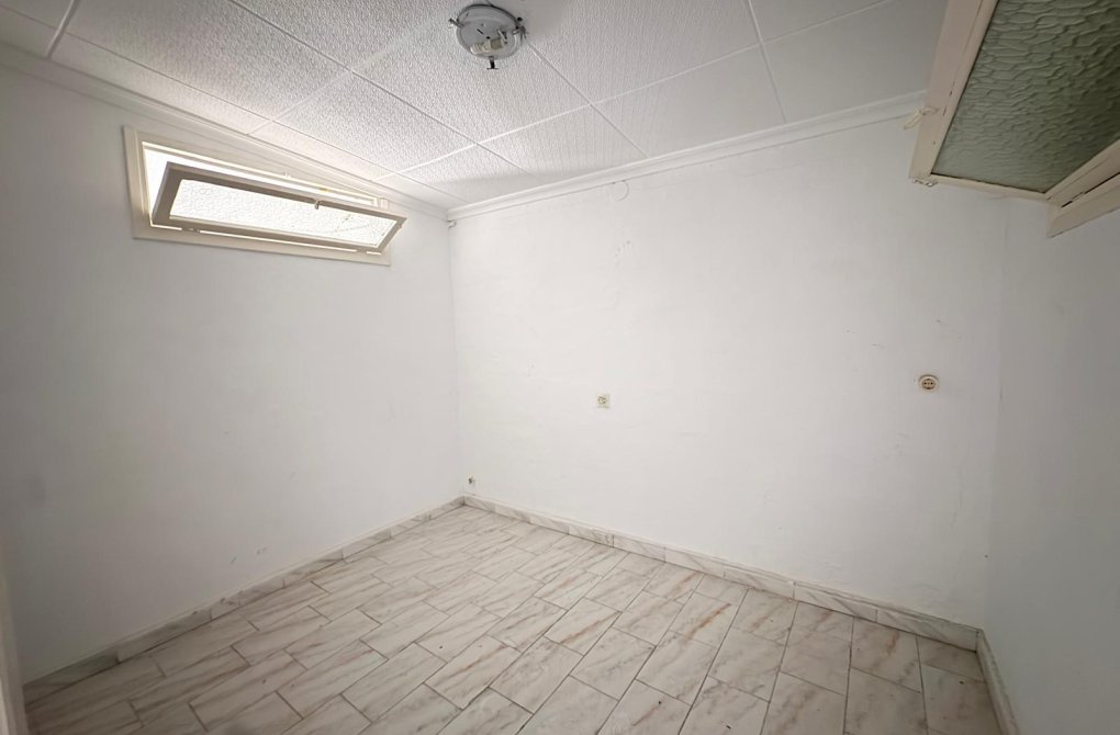 Resale - Industrial unit - Torrevieja - Centro