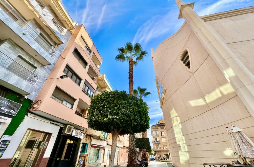 Resale - Apartment - Torrevieja - Las Piscinas Naturales