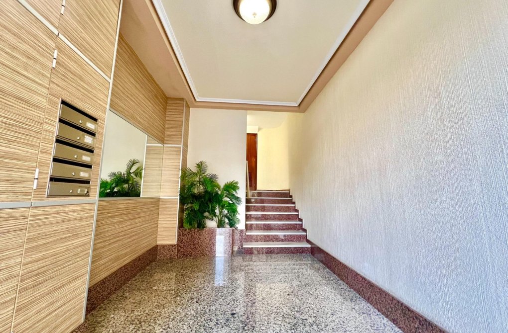 Resale - Apartment - Torrevieja - Las Piscinas Naturales