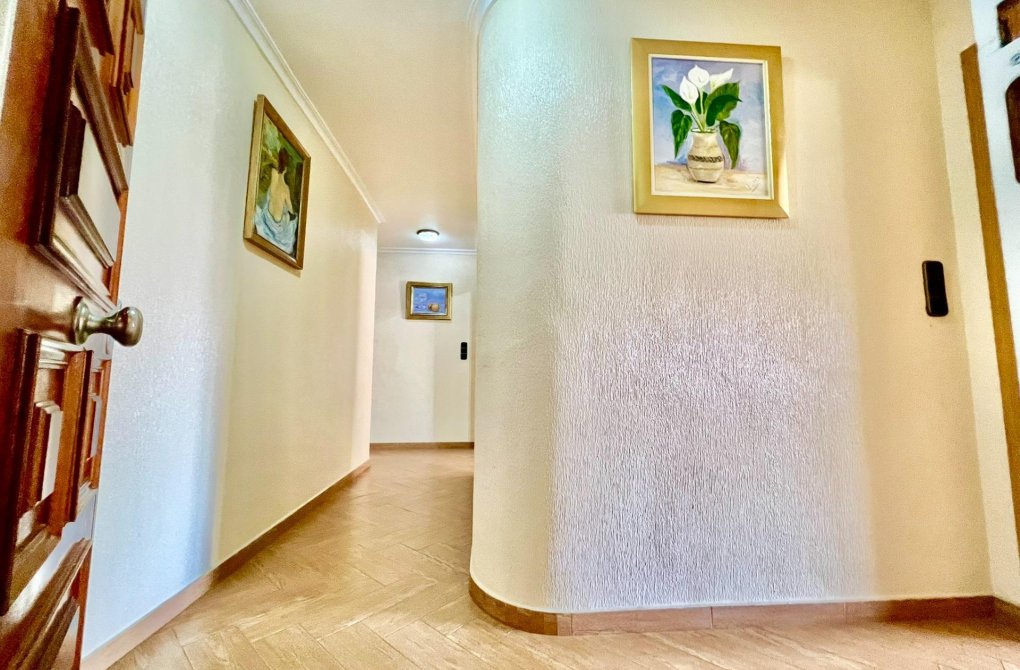 Resale - Apartment - Torrevieja - Las Piscinas Naturales